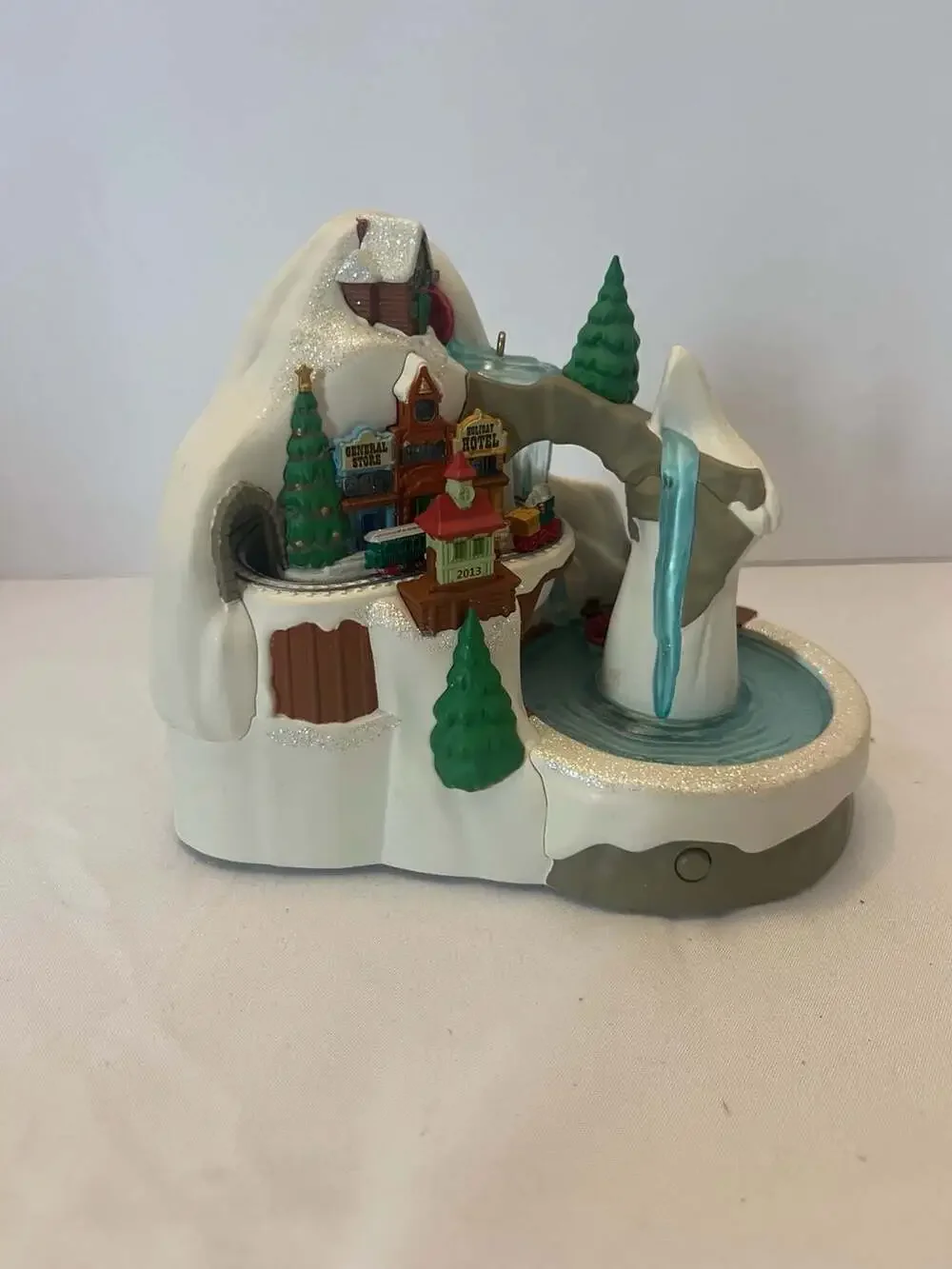 2013 Hallmark Keepsake Ornament Steamboat Junction Magic Light Sound QXG1762